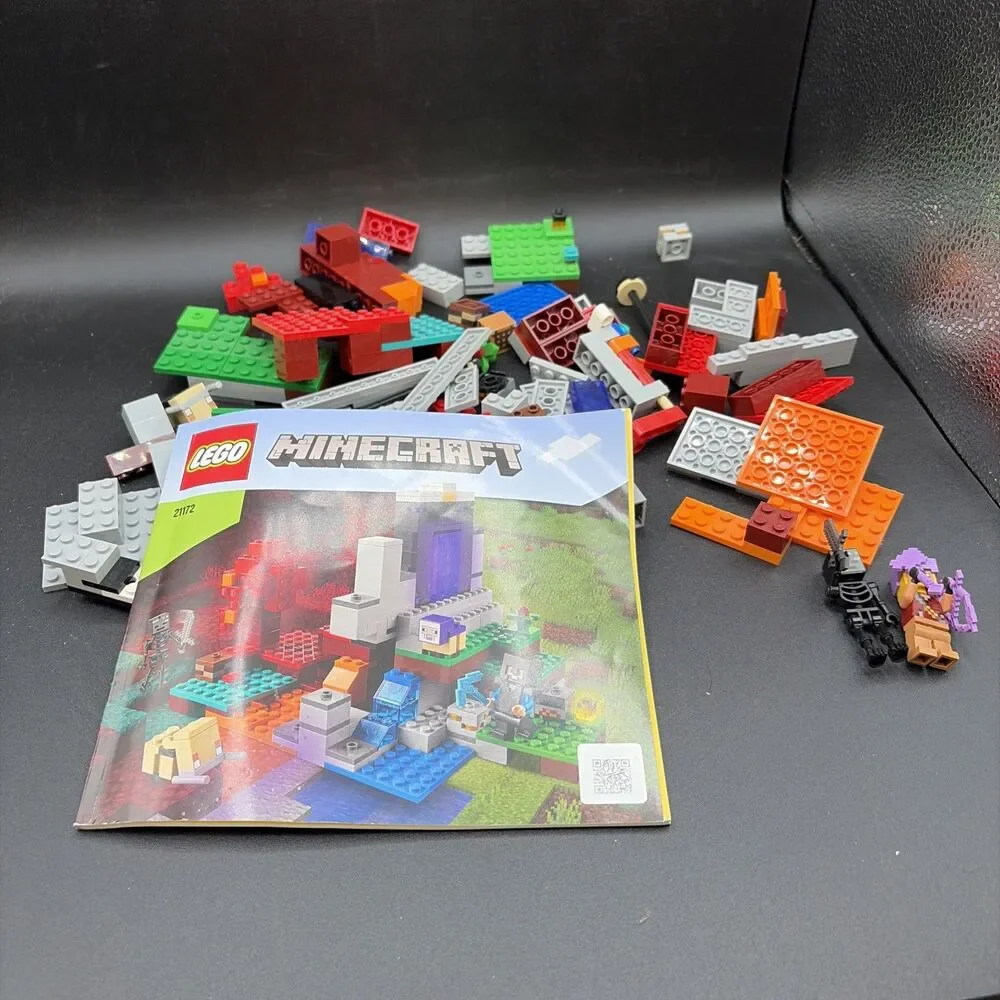 LEGO Minecraft The Ruined Portal (21172) Missing some pieces and box